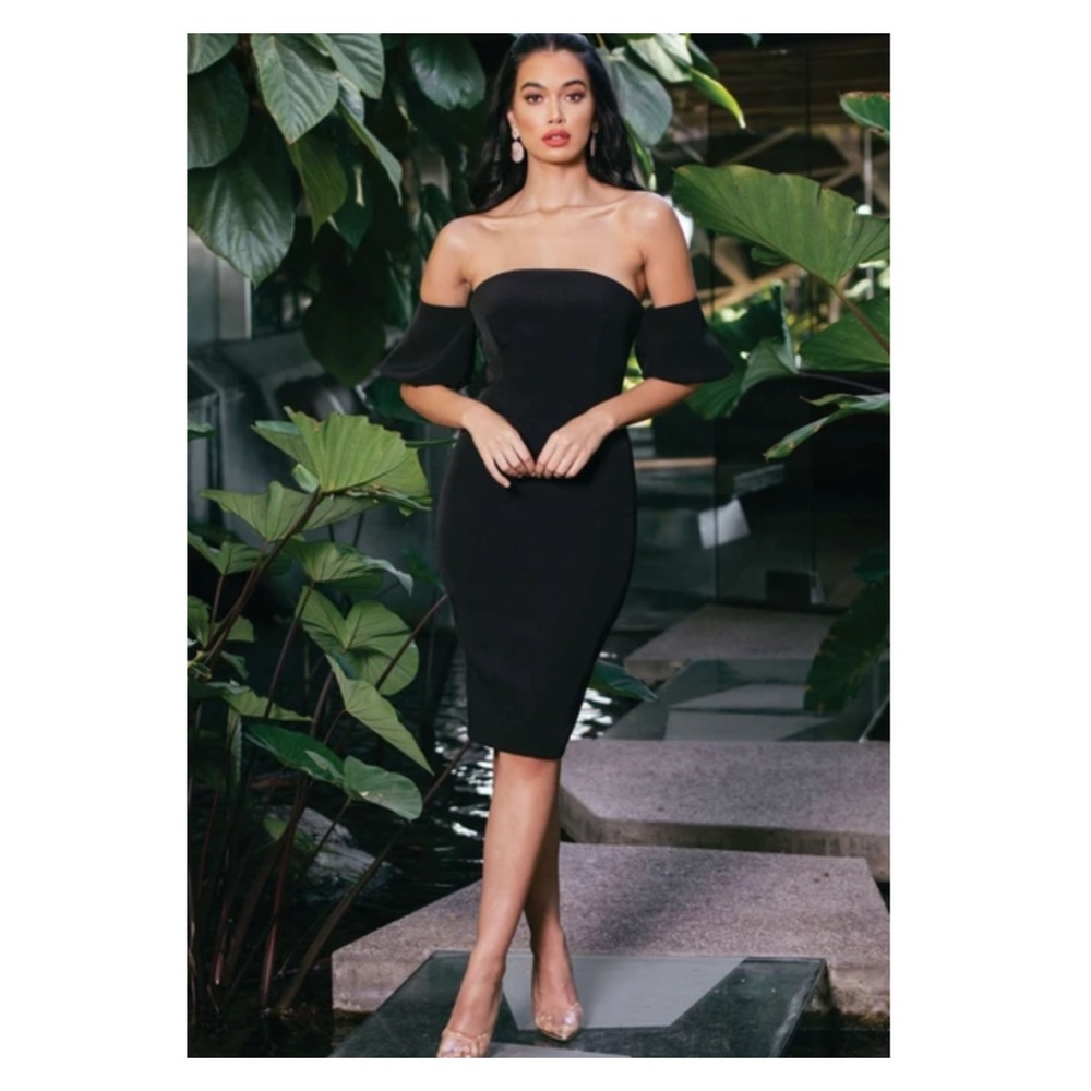 Strapless mini dress with off the shoulder sleeves